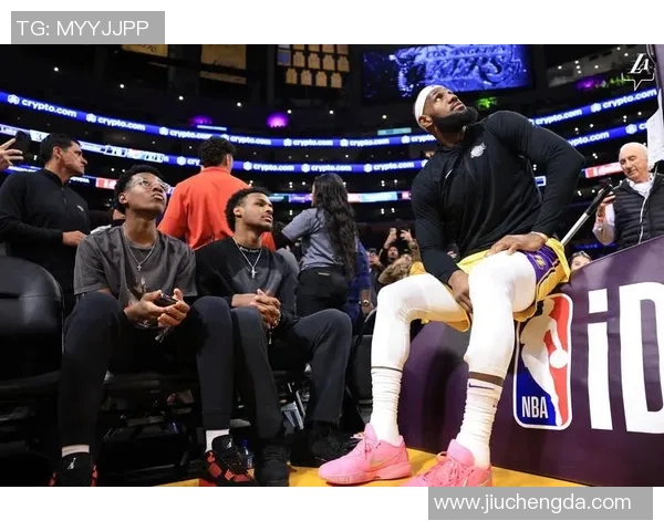 足球明星詹姆斯现身何处他的最新动态与比赛信息揭秘 足球明星詹姆斯现身何处他的最新动态与比赛信息揭秘