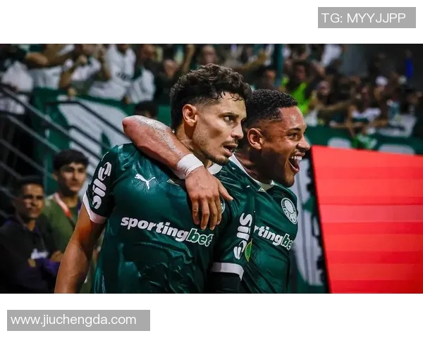 白人足球明星的传奇之路与他们在绿茵场上的辉煌成就 白人足球明星的传奇之路与他们在绿茵场上的辉煌成就